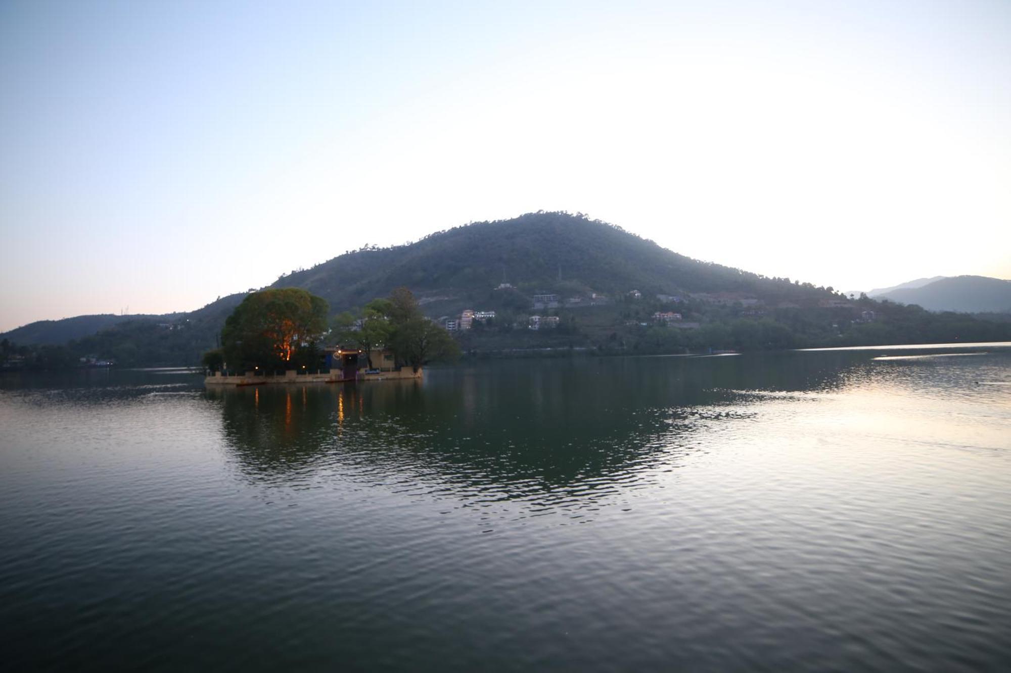 Royal Rosette Lake View Bhimtal Nainital Kültér fotó